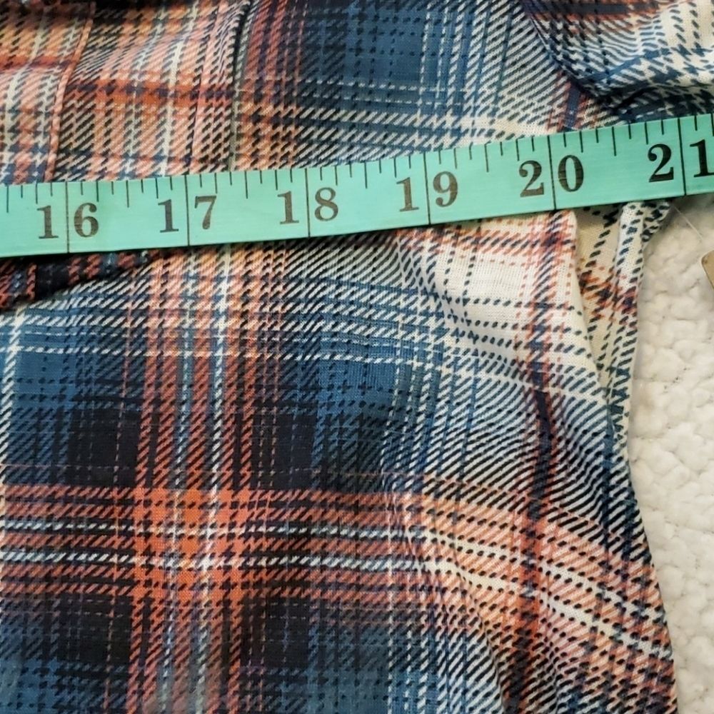 Eden & Olivia woman plaid button down top - Picture 10 of 11